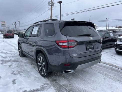 Used 2024 Honda Pilot Touring image 3