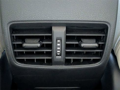 Used 2023 Toyota Corolla Cross XLE image 16