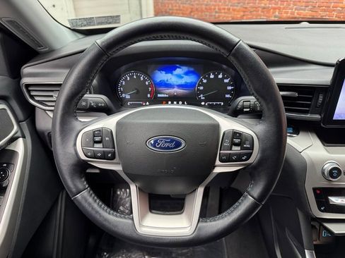 Used 2022 Ford Explorer XLT w/ Equipment Group 202A image 14