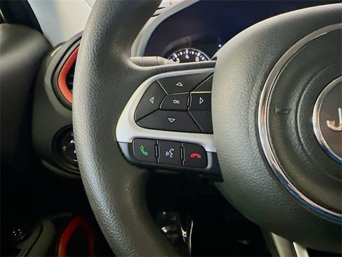 Used 2019 Jeep Renegade Sport image 28