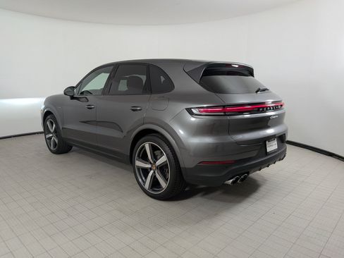 Certified 2025 Porsche Cayenne E-Hybrid AWD/4WD image 3