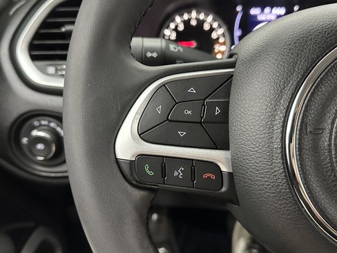 Used 2019 Jeep Renegade Latitude image 18