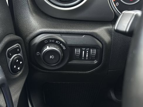 Used 2019 Jeep Wrangler Unlimited Sport S AWD/4WD image 22