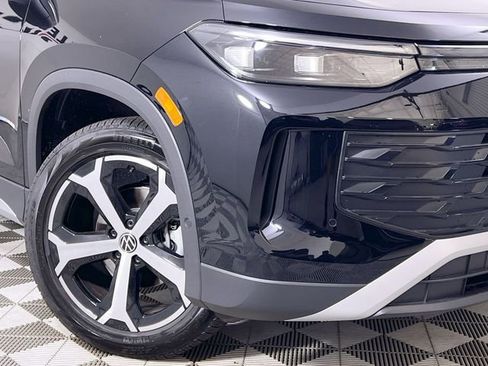 New 2025 Volkswagen Tiguan SE image 10
