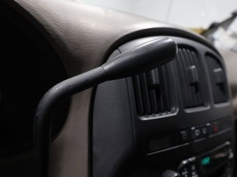 Used 2002 Dodge Caravan Sport image 28