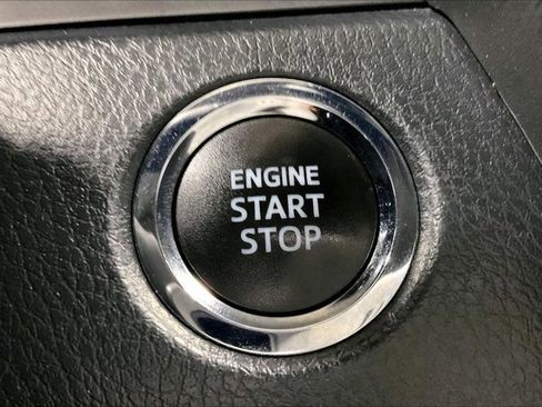 Used 2019 Toyota Camry XLE image 36