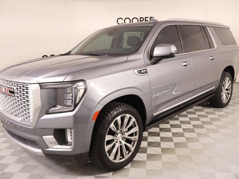 Used 2021 GMC Yukon XL Denali w/ Denali Premium Package AWD/4WD image 10
