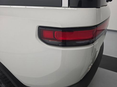 Used 2023 Rivian R1S Adventure image 37