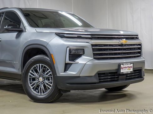 Used 2024 Chevrolet Traverse LT w/ LPO, Floor Liner Package image 3