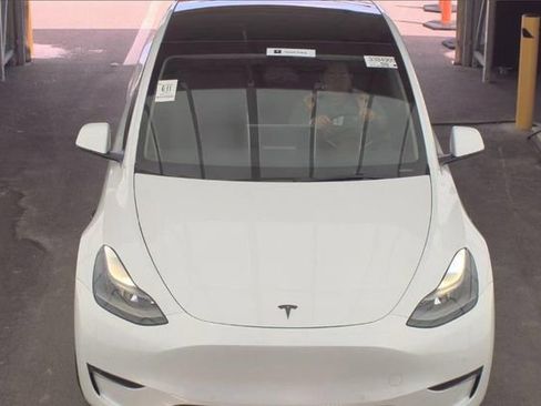 Used 2022 Tesla Model Y Performance AWD/4WD image 2