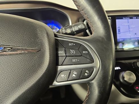 Used 2017 Chrysler Pacifica Touring-L Plus w/ Advanced Safetytec Group image 23