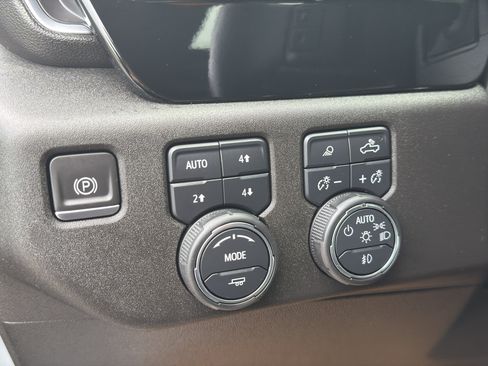 Used 2024 Chevrolet Silverado 1500 RST AWD/4WD image 15