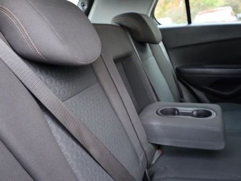 Used 2018 Chevrolet Trax LS image 28