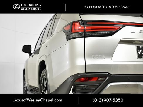 Used 2024 Lexus LX 600 4WD w/ Luxury Package image 9