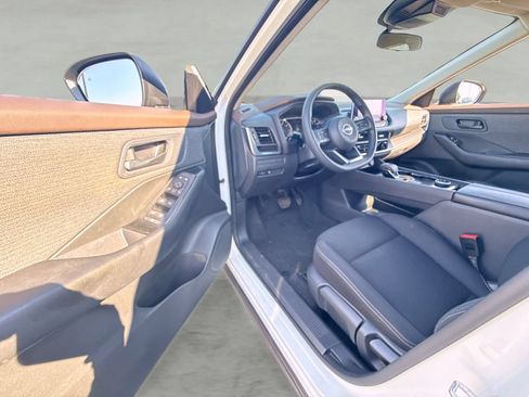 Used 2023 Nissan Rogue S AWD/4WD image 15