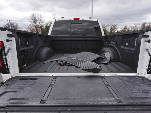 Used 2022 Ford F150 Lightning Lariat image 42