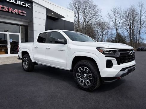 Used 2025 Chevrolet Colorado Z71 AWD/4WD image 6