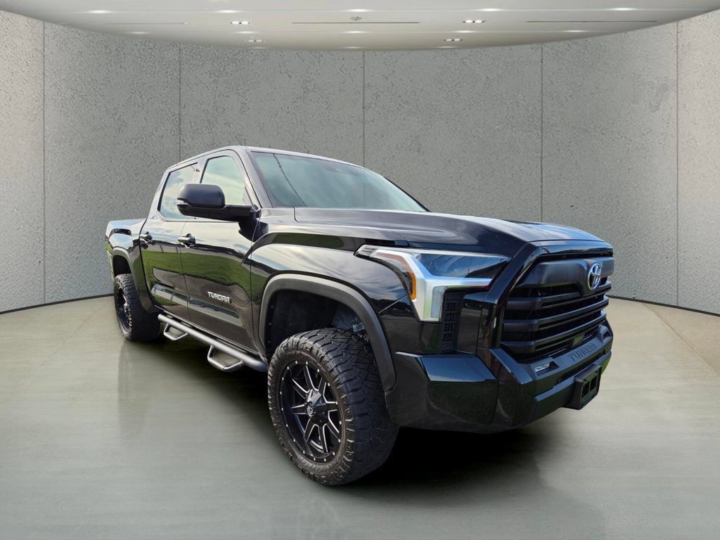 Used 2022 Toyota Tundra SR5 w/ SR5 Premium Package RWD image 7
