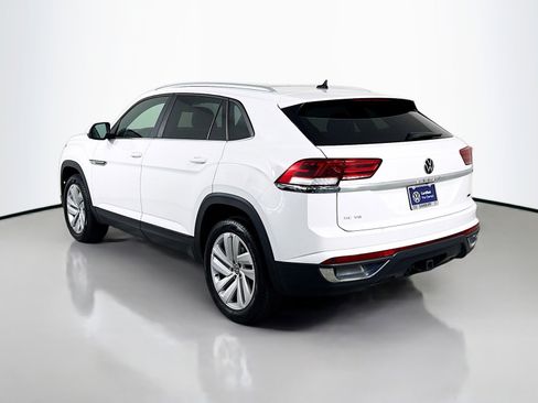 Certified 2022 Volkswagen Atlas Cross Sport SE w/ Panoramic Sunroof Package image 3