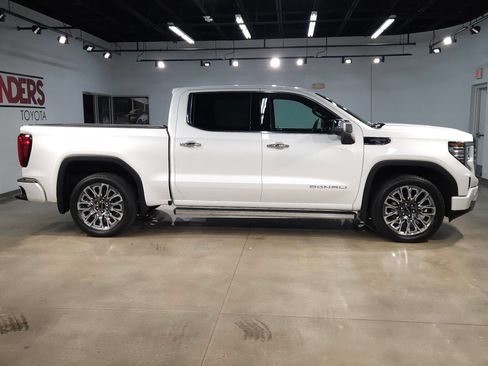Used 2025 GMC Sierra 1500 Denali Ultimate AWD/4WD image 8