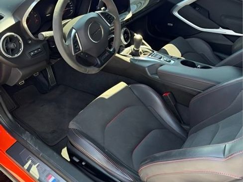 Used 2019 Chevrolet Camaro ZL1 RWD image 9