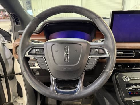 Used 2022 Lincoln Nautilus Reserve w/ Luxury Package image 16