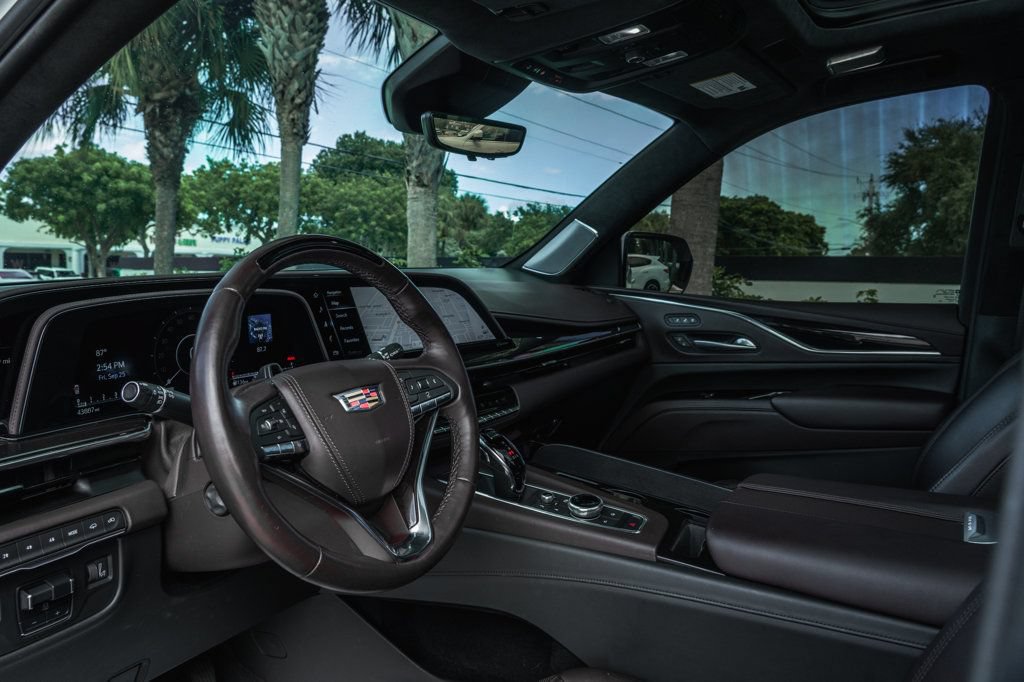 Used 2023 Cadillac Escalade ESV Sport Platinum w/ Heavy-Duty Trailer Package AWD/4WD image 15