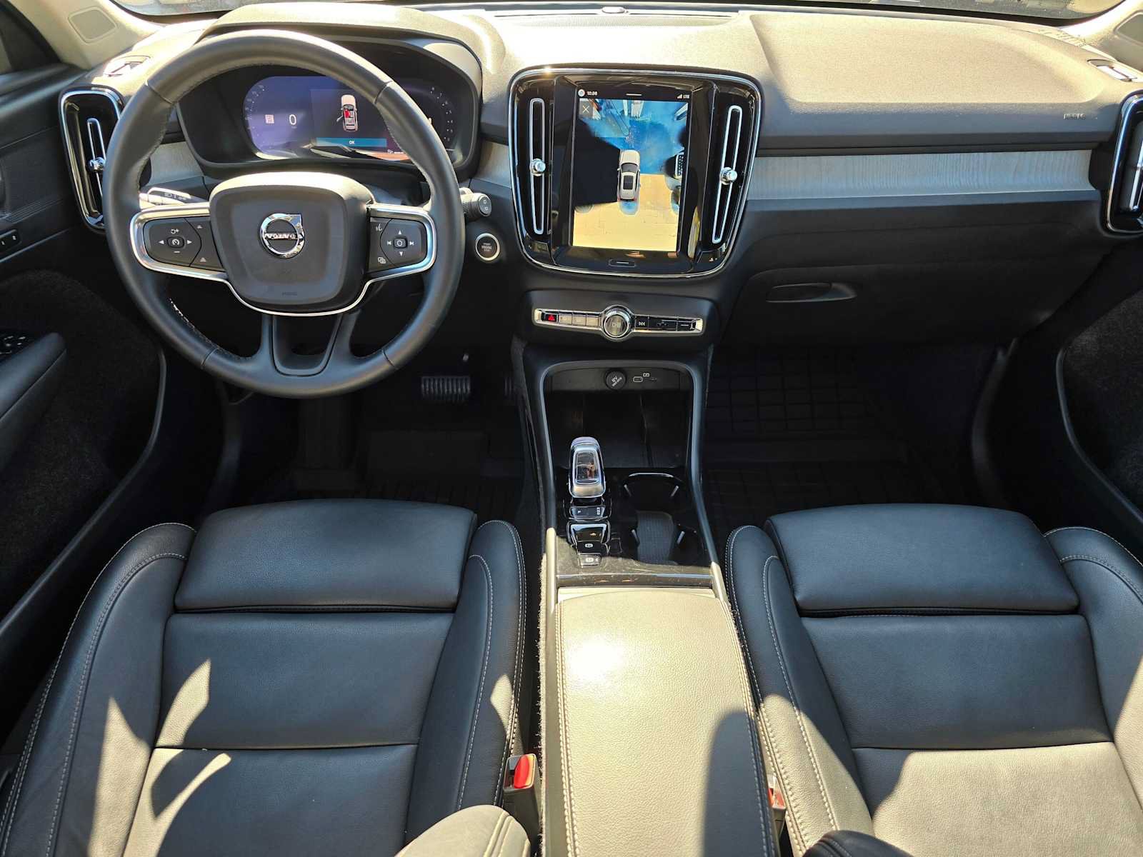 Certified 2026 Volvo XC40 B5 Plus AWD/4WD image 18
