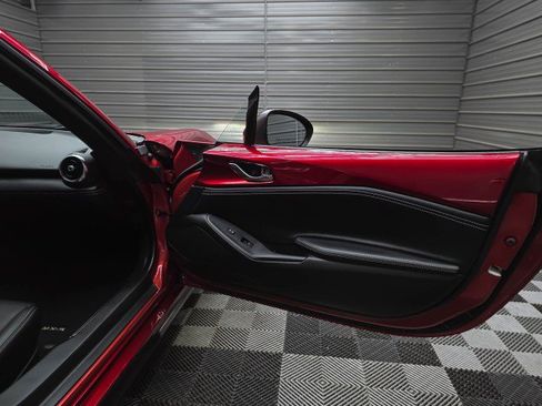 Used 2021 MAZDA MX-5 Miata RF Grand Touring RWD image 29