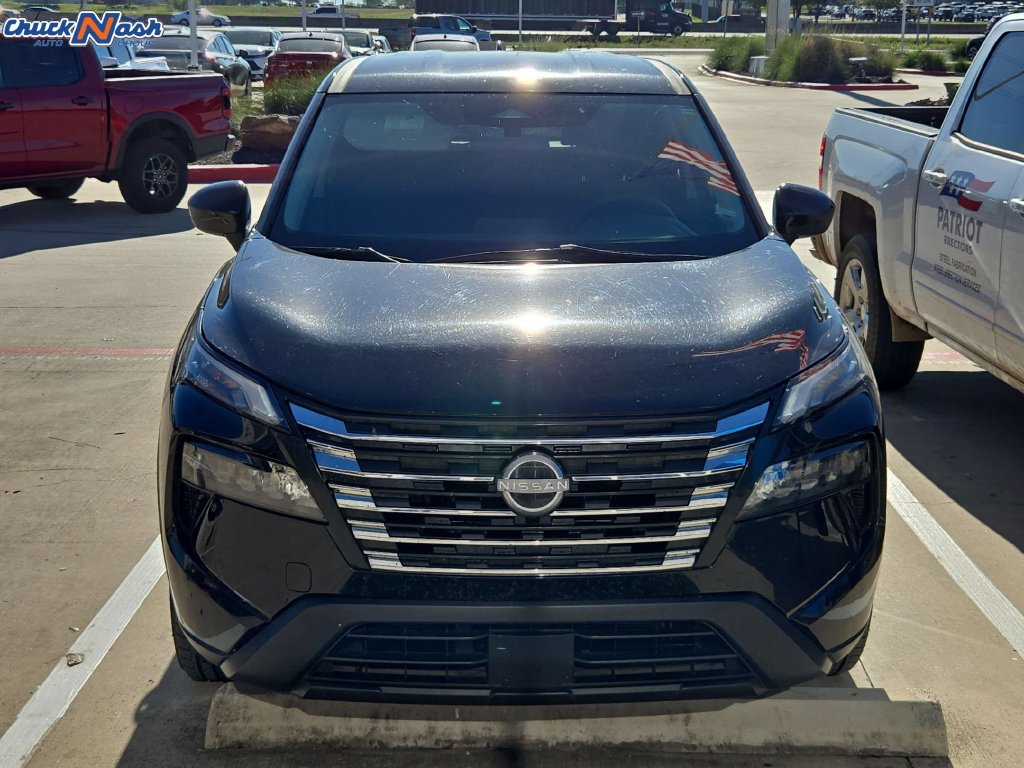 Used 2024 Nissan Rogue SV FWD image 2