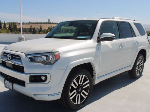 Certified 2022 Toyota 4Runner Limited AWD/4WD image 7