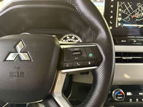 Used 2025 Mitsubishi Outlander Trail Edition image 12
