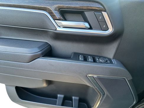 Used 2025 GMC Sierra 1500 Elevation image 11