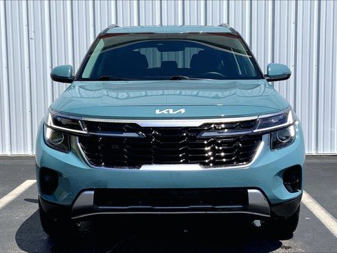 Used 2024 Kia Seltos EX AWD/4WD image 3