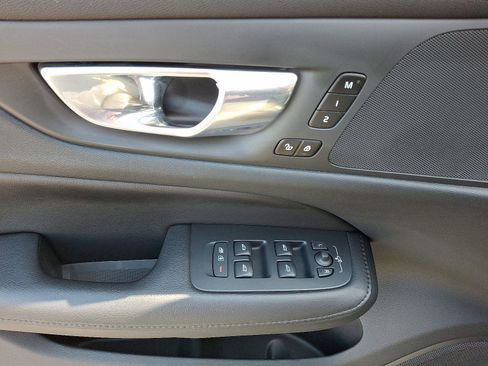 Certified 2023 Volvo V60 B5 Cross Country Plus image 12