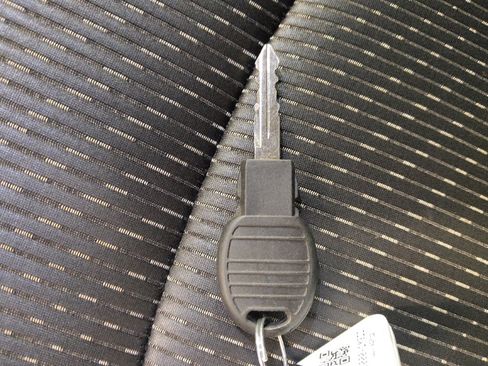 Used 2016 Dodge Journey SE w/ Flexible Seating Group FWD image 32