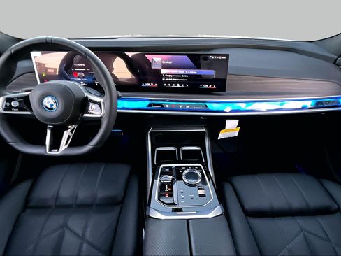 Used 2025 BMW i7 xDrive60 AWD/4WD image 14