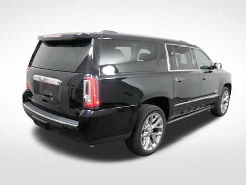 Used 2019 GMC Yukon XL Denali w/ Denali Ultimate Package AWD/4WD image 3