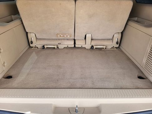 Used 2011 Chevrolet Suburban LS RWD image 21