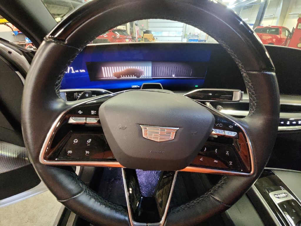 Certified 2024 Cadillac Lyriq Luxury AWD/4WD image 15