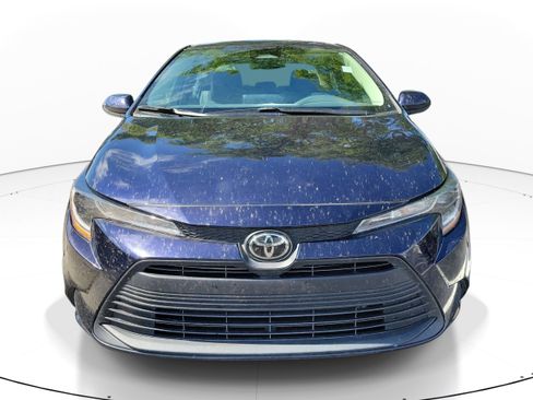 Used 2023 Toyota Corolla LE FWD image 2