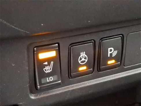 Used 2025 Nissan Frontier SV w/ SV Convenience Package image 18