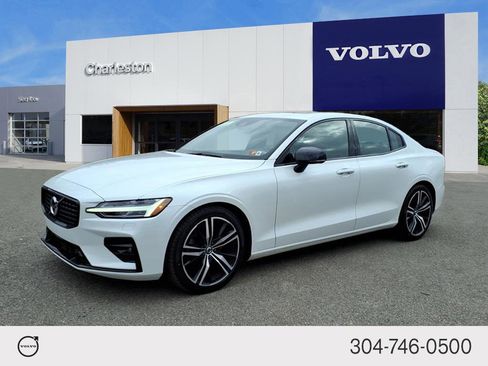 Certified 2022 Volvo S60 B5 R-Design image 7