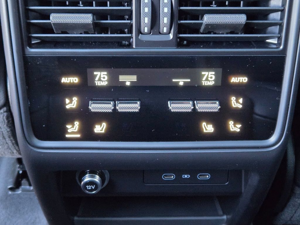New 2026 Porsche Cayenne GTS AWD/4WD image 32