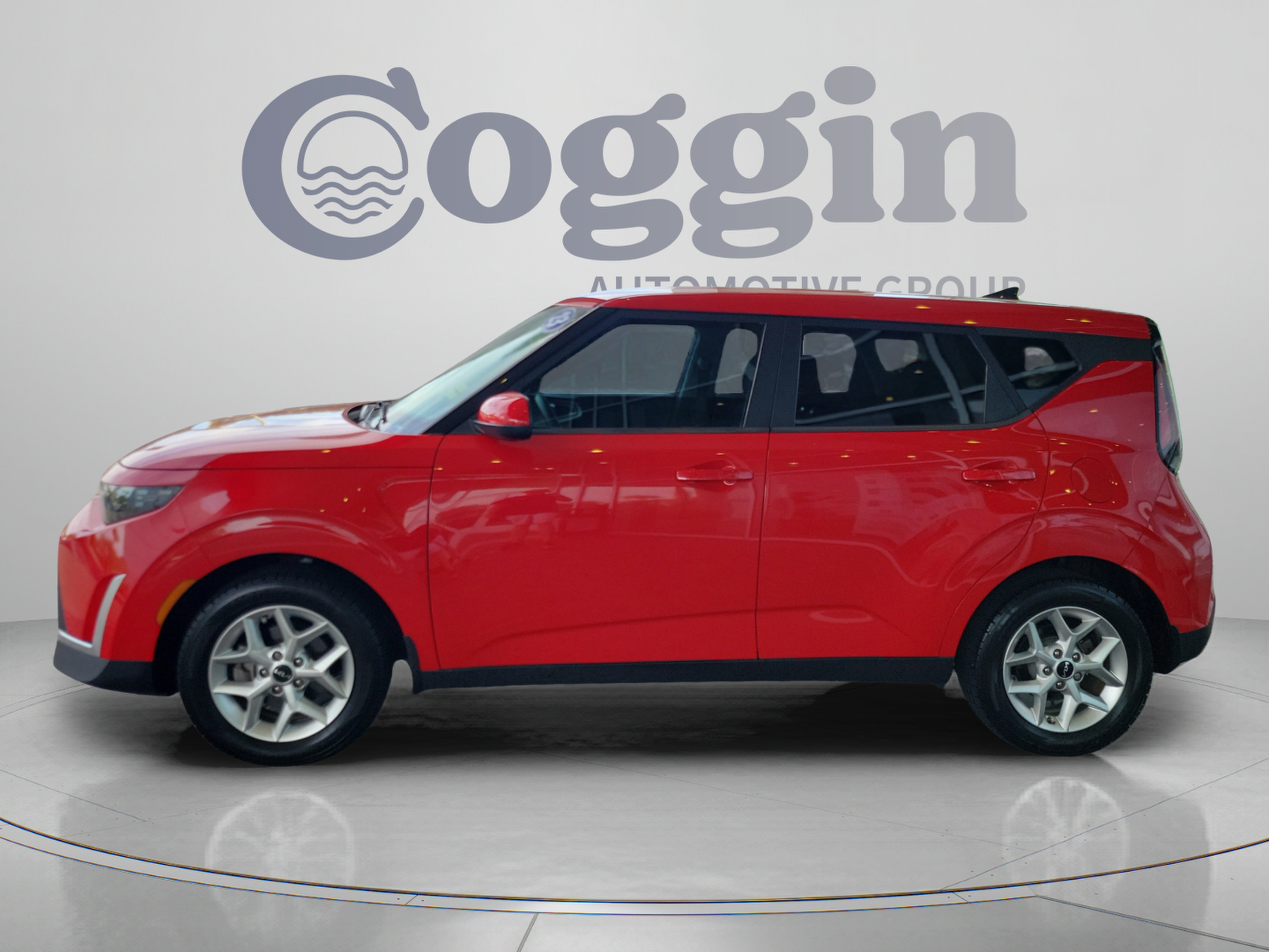 Used 2023 Kia Soul LX w/ Option Group 015 FWD image 3