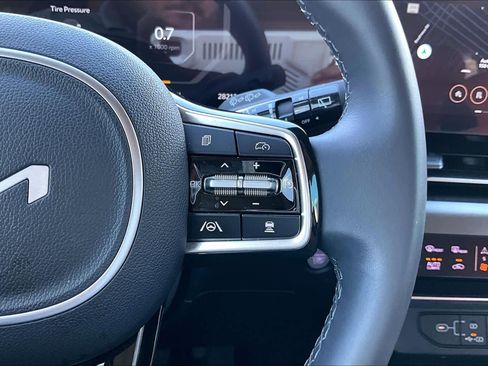 Certified 2025 Kia Carnival SX w/ SX Dark Edition Package image 23