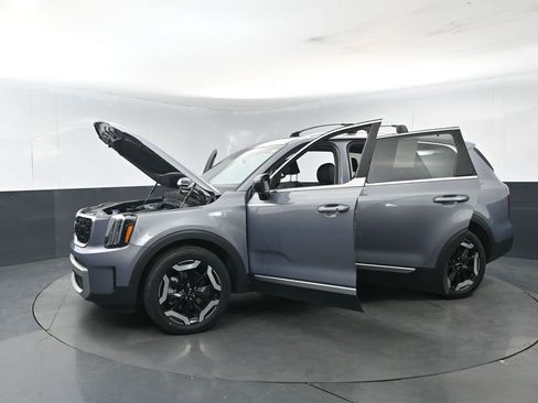 Used 2024 Kia Telluride EX w/ EX Captain's Chair Package image 31