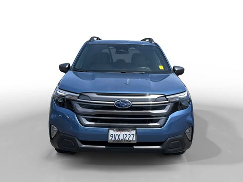 Used 2025 Subaru Forester Premium AWD/4WD image 8