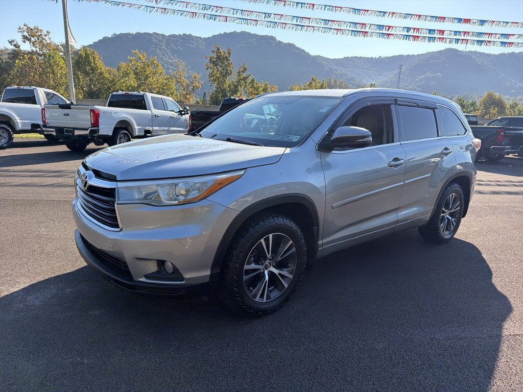Used 2016 Toyota Highlander XLE AWD/4WD image 9