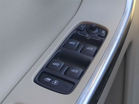 Used 2015 Volvo XC60 T5 Premier w/ Proximity Package image 26